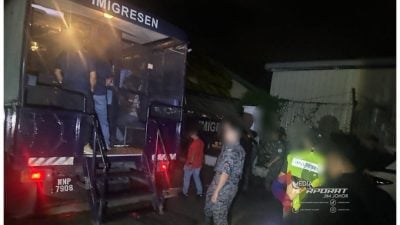 潜伏侦查后突袭   柔移民局士乃工厂逮123非法外劳