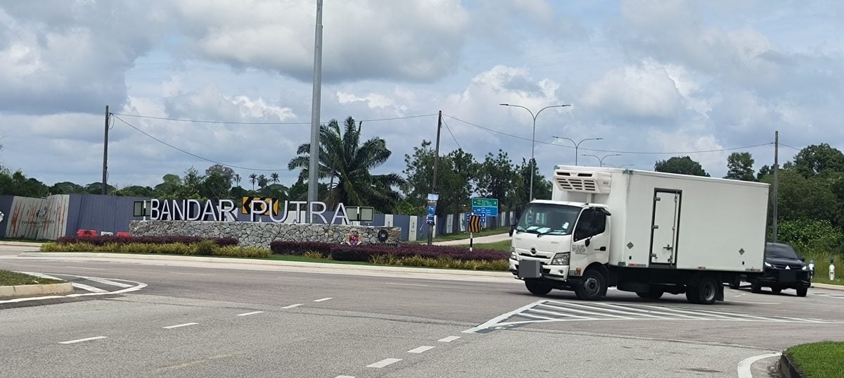 太子城往士乃机场捷径设限高杆 重型车受阻引民怨