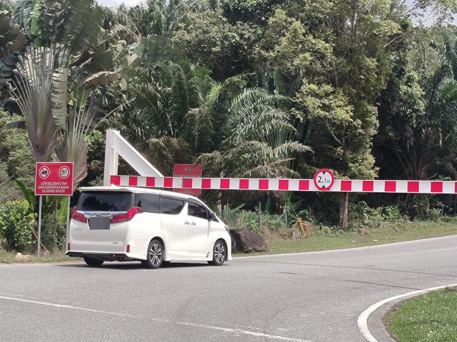 太子城往士乃机场捷径设限高杆 重型车受阻引民怨