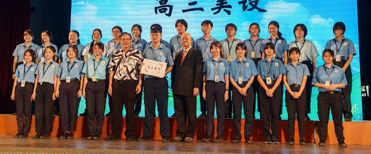 （已签发）柔：**版头**峇华中明年不调涨学费   刘国文：减轻家长负担