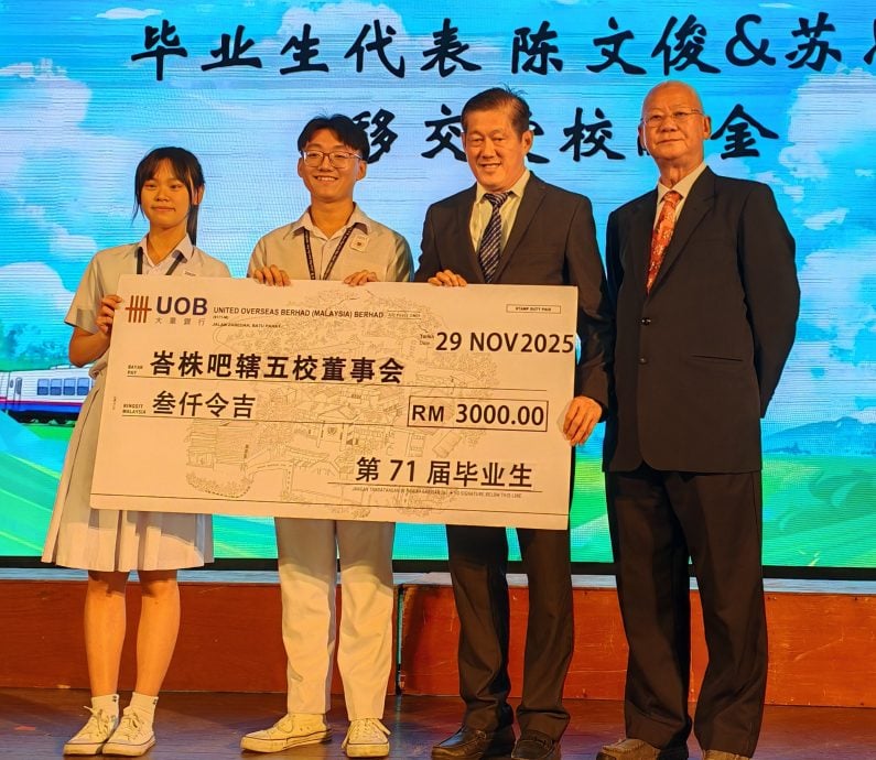 （已签发）柔：**版头**峇华中明年不调涨学费   刘国文：减轻家长负担