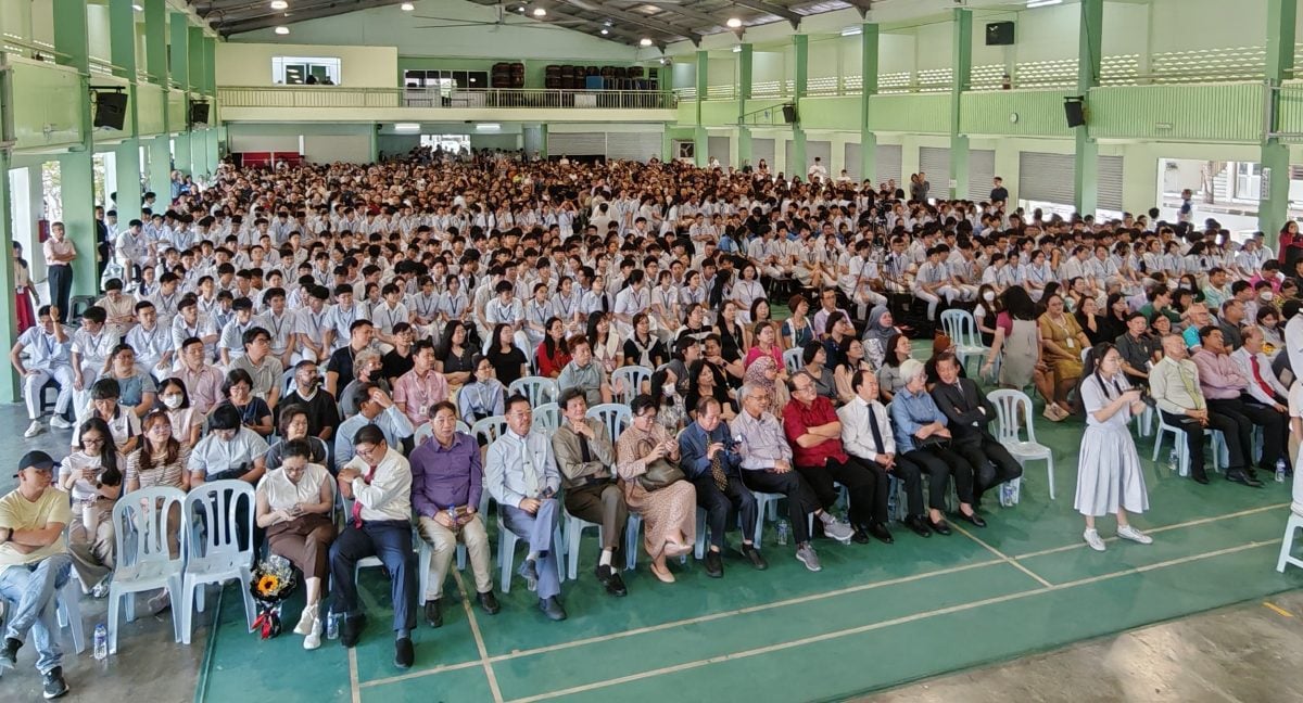 （已签发）柔：**版头**峇华中明年不调涨学费   刘国文：减轻家长负担