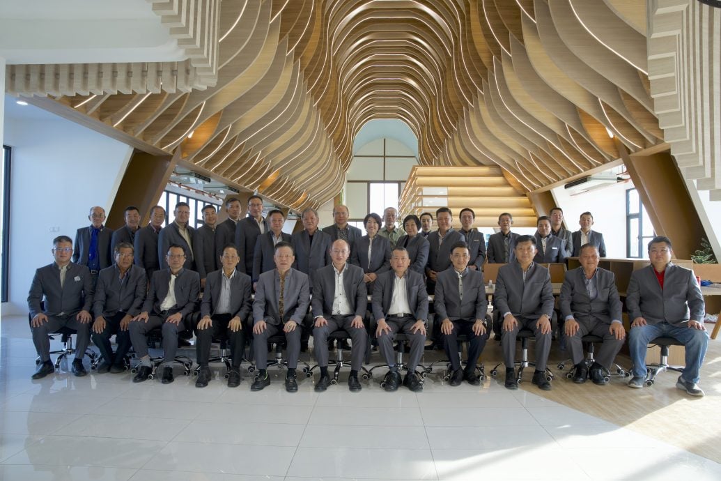 （已签发）柔：**版头**柔中总吁政府循序渐进推行政策   强化本地企业支持