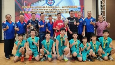 振中杯小学组篮赛落幕   乐育联队及新加兰中学夺冠