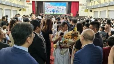 銮中四校联合毕业典礼 868人走向人生新阶段