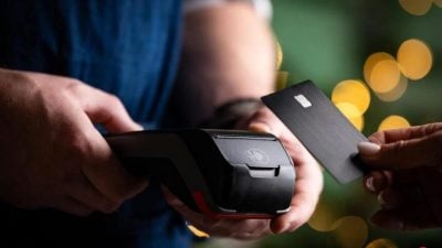 入境狮城盗刷买名表 2男子离境前被捕