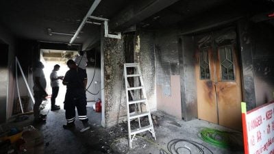 废弃代步工具突起火 200居民急疏散