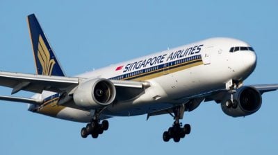 当新航空姐一天就被辞退   中国女喊冤：仅取数瓶水