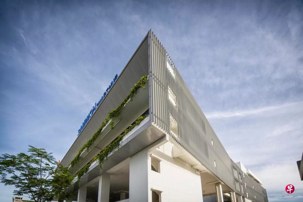 （已签发）柔：狮城二三事：撞人后拖行逾13公尺 致同事头伤腿骨折 罗里司机监5周