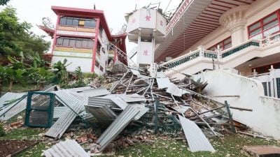 狮城普觉禅寺纪念堂  千片瓦轰然坠地