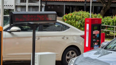 狮城约500组屋停车场故障   建屋局升起道闸杆供车辆通行