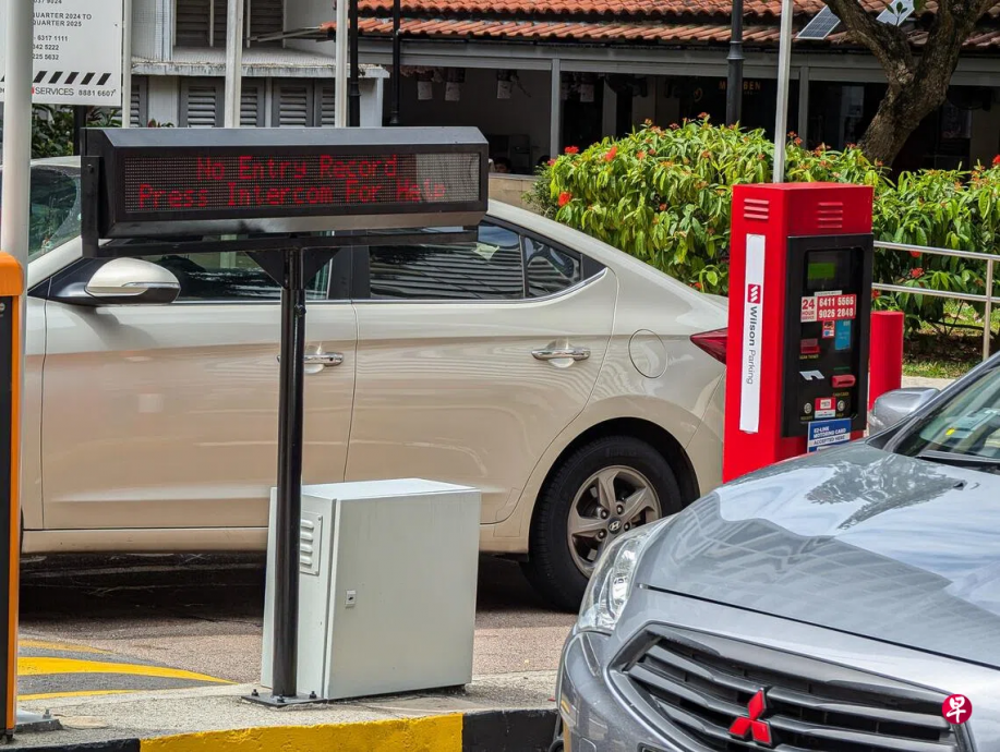 (已签发)柔:狮城二三事:狮城约500组屋停车场故障 建屋局升起道闸杆供车辆通行