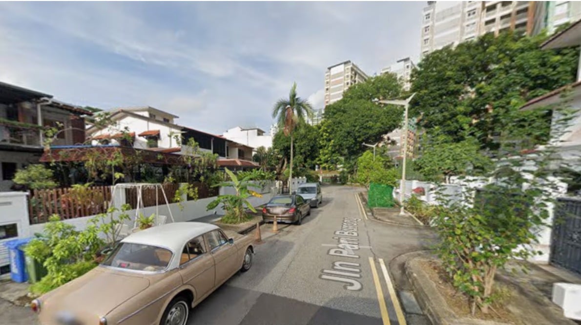 (已签发)柔:狮城二三事:维修时大门突倒下 建筑工被砸中伤重不治