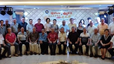 礼让马华办围炉叙功会   向13资深党员致敬