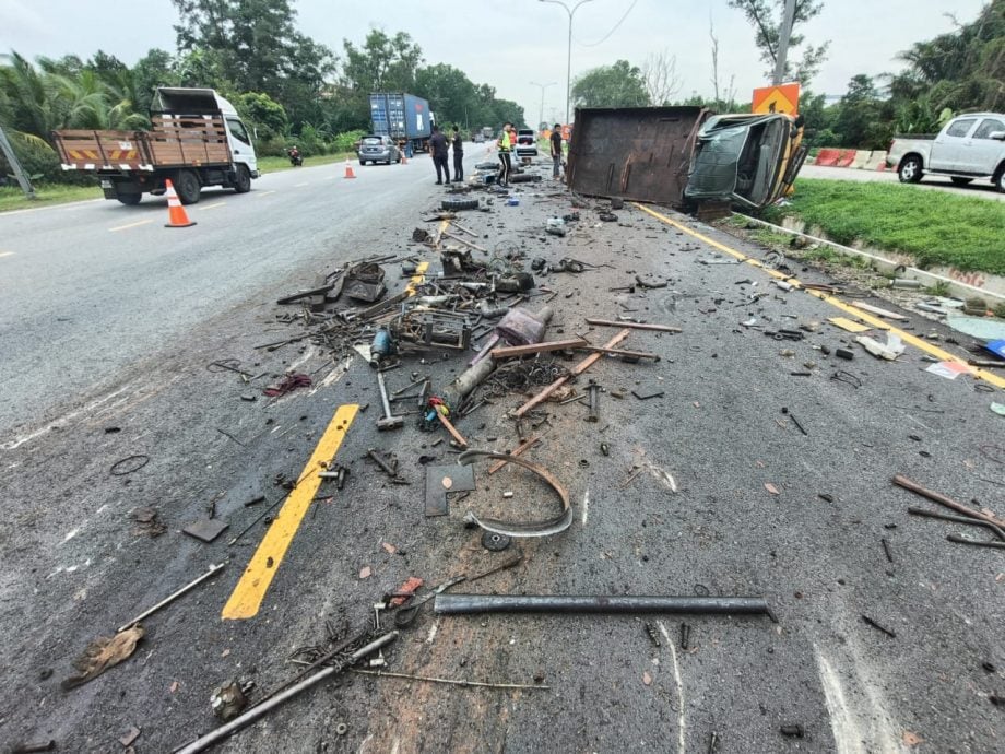 （已签发）柔：罗里后轮胎爆胎   司机坠沟丧命