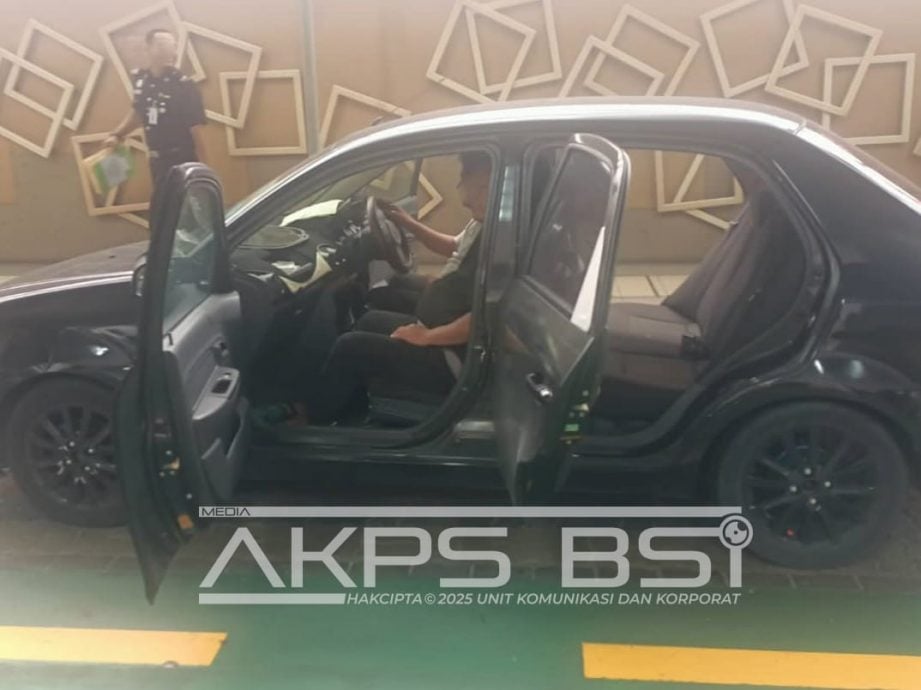 (已签发)柔:走错路误闯新山关卡 难民司机同非法移民落网