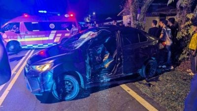 轿车摩托相撞 15岁骑士丧命