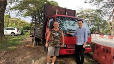 追债公司摆乌龙   大道错拦拖走罗里