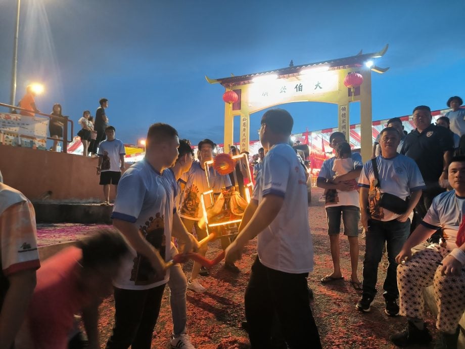 （已签发）柔：逾千人次参与游神盛会   亚逸文满大伯公庙热闹非凡