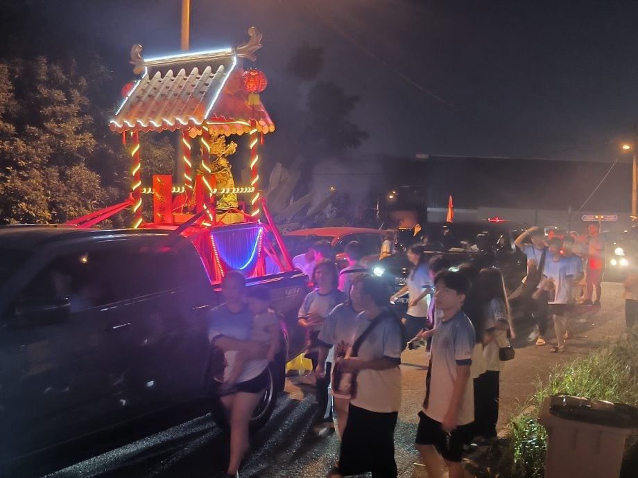 （已签发）柔：逾千人次参与游神盛会   亚逸文满大伯公庙热闹非凡