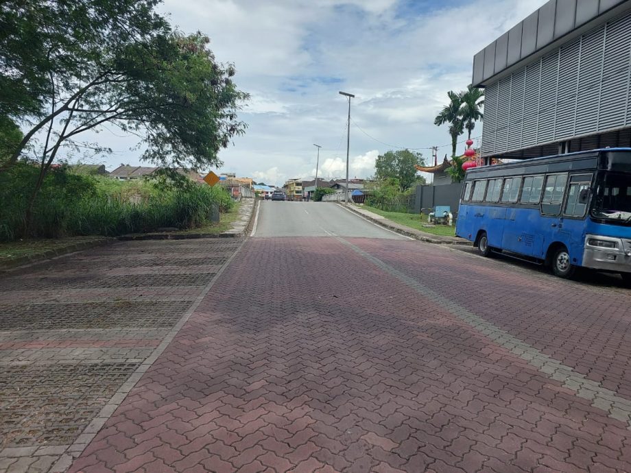 (已签发)柔:骑士减速失控倒地 送院抢救仍不治身亡