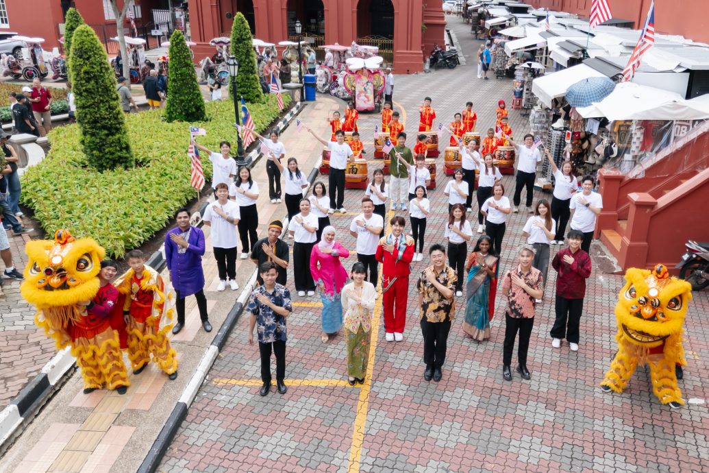 (明8AM)郑斌彦《来马过新年》 推广大马旅游年