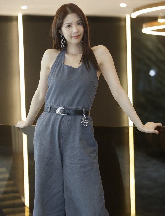 （明8am）陈晓华 走过黑暗终会见光