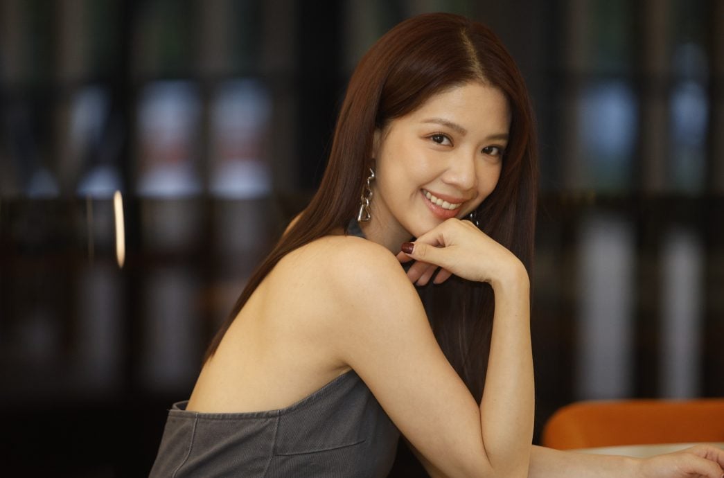 （明8am）陈晓华 走过黑暗终会见光