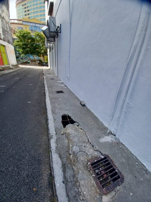 (版2头)大都会/张睷洋大赞加影市区的街道与后巷干净