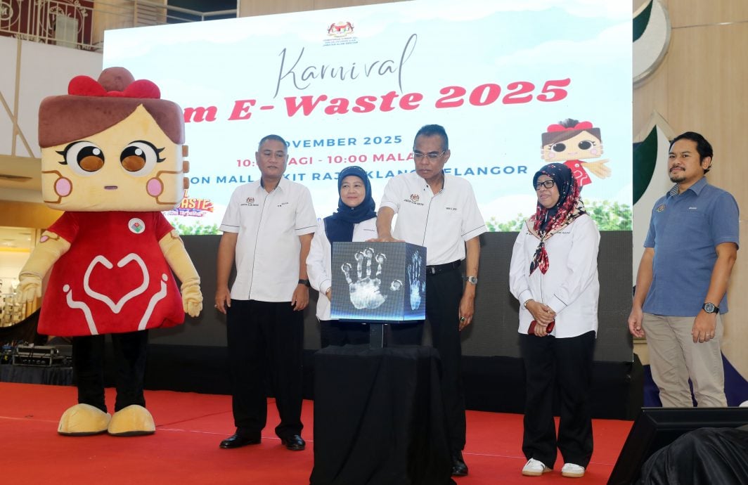 (版3头)大都会/环境局放眼明年回收3000公吨家庭电子垃圾