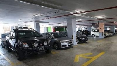 等车位20分钟！停车场“磨蹭族”惹怒女司机