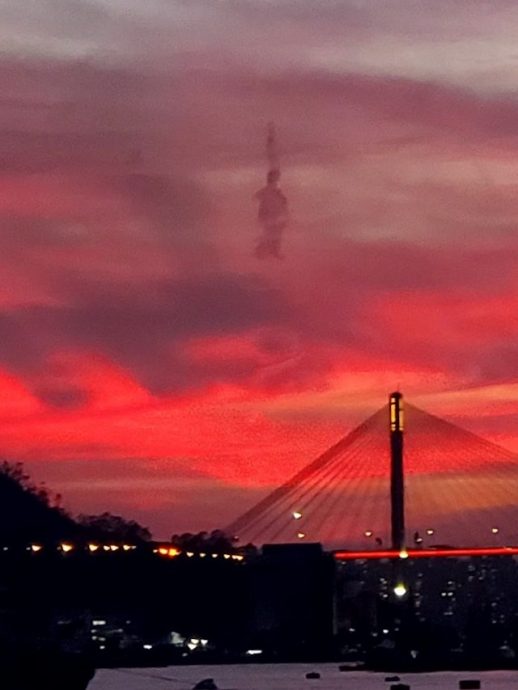 （网闻）黄昏飞龙在天　天文台指见到真幸运　人形云则惹热议