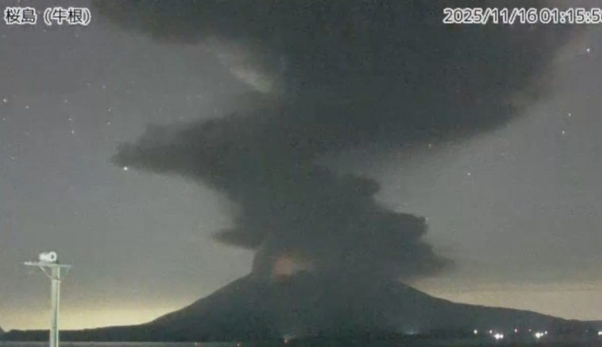  （视频）日本鹿儿岛县樱岛火山多次喷发 烟雾最高至4400公尺
