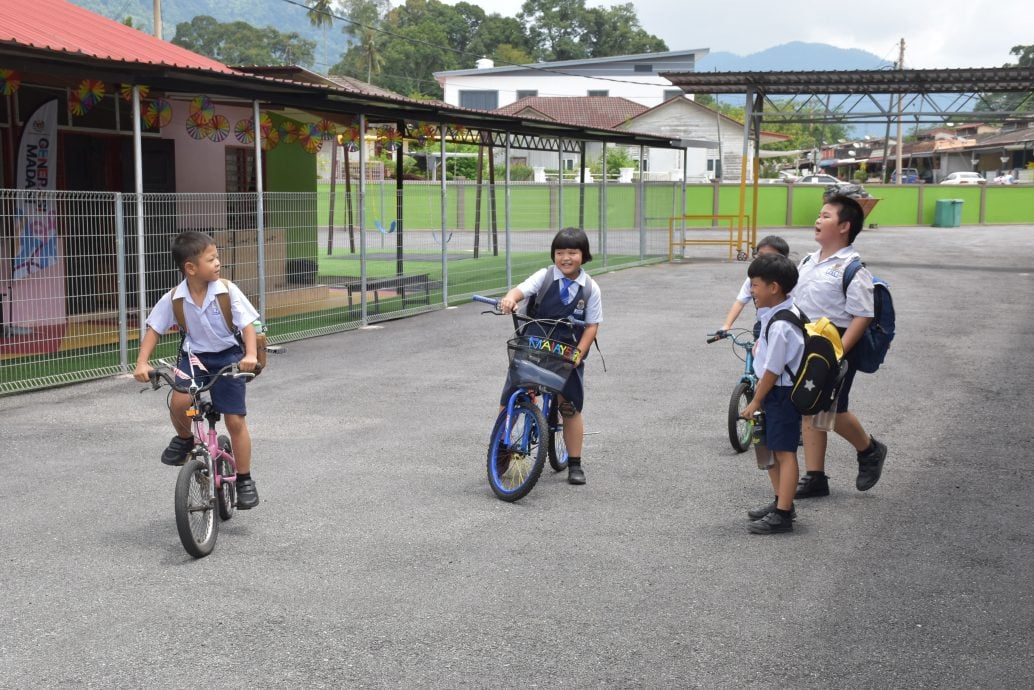 (预编10/11见报)大都会/《校园我董》乌雪龙邦华小董事长潘青山