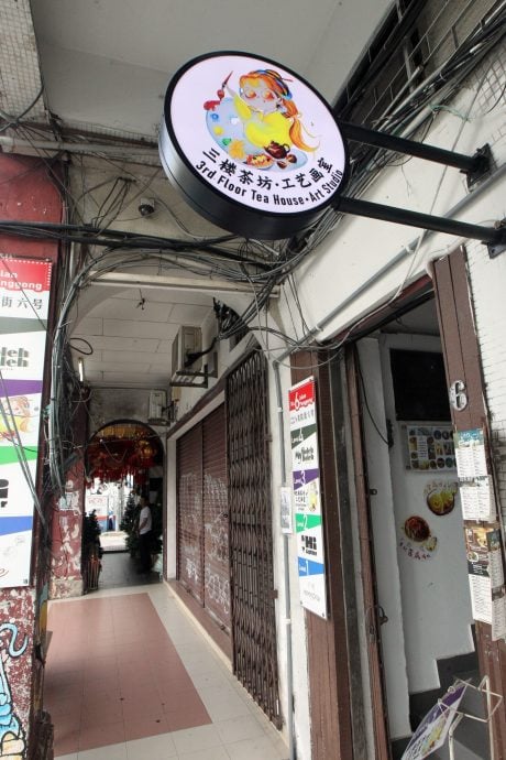 (预编27/11见报)星洲人VIP:三楼茶坊工艺画室/17图