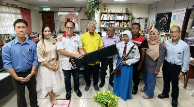 Johor reader sends erhu to Miri Muslim student