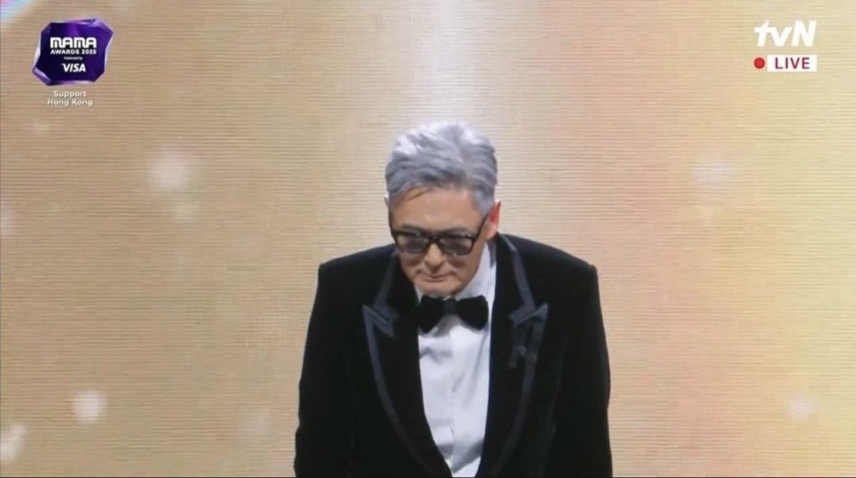 GD登MAMA翻白眼比“倒赞” 周润发现身牵手共舞