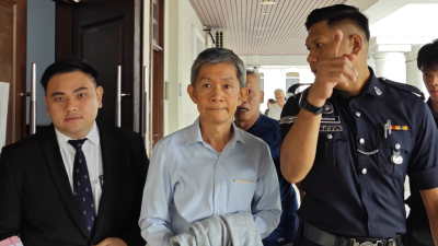 2教师鞭学生被控 | 案件记录有误换推事重新审理 钟建明不认罪3000令吉保释