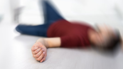 维修时大门突倒下   建筑工被砸重伤不治