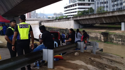 印裔男子落水失踪24小时 消拯人员启动无人机进行搜索