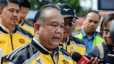 水灾破坏107地基设  工程部长：将建临时桥梁