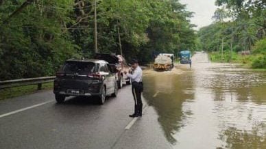 积水消退大半   立卑路开放通行