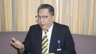 “以泊车固本课题误导民众”  黄鸿圣发文反击杨薇讳