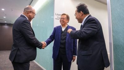 领“旭日章金银星勋章”  砂总理抵日本访问