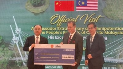 充“中国大使奖学金” ．中使馆拨4万给砂大