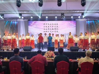 华文报考率连年下滑 . 夏正恒：动摇华教根基