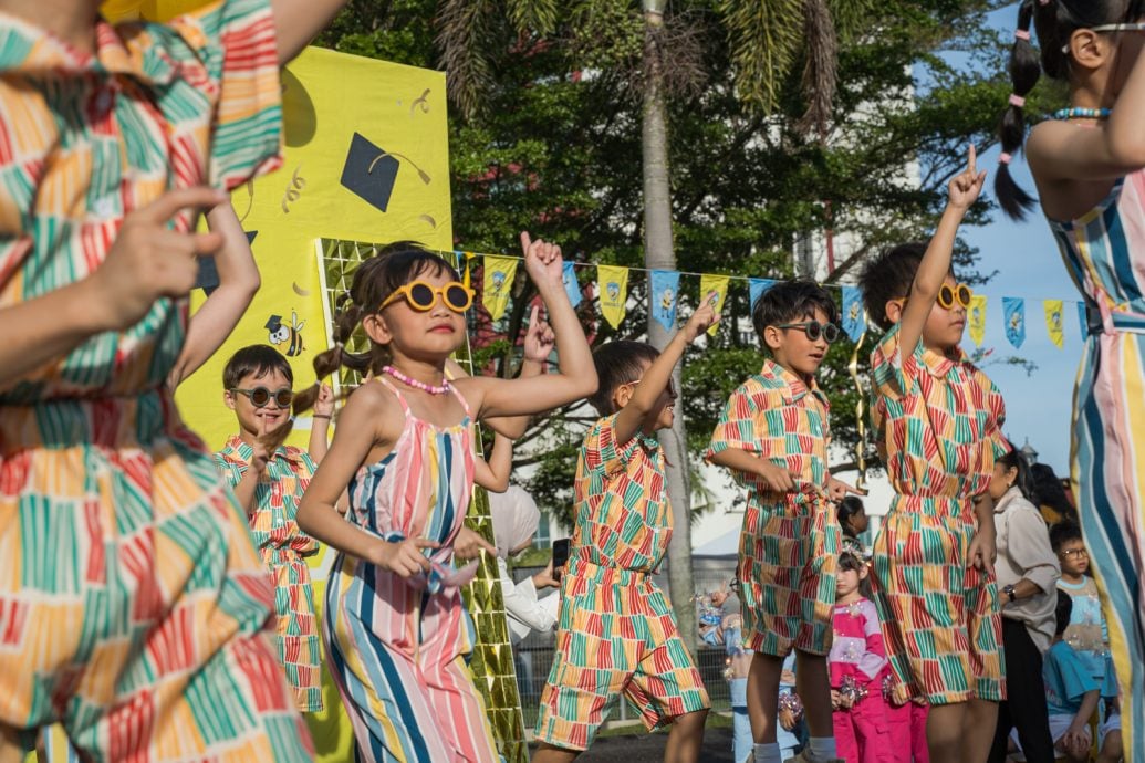 Kinder Labz “点石成金” 典礼  为69毕业生献祝福