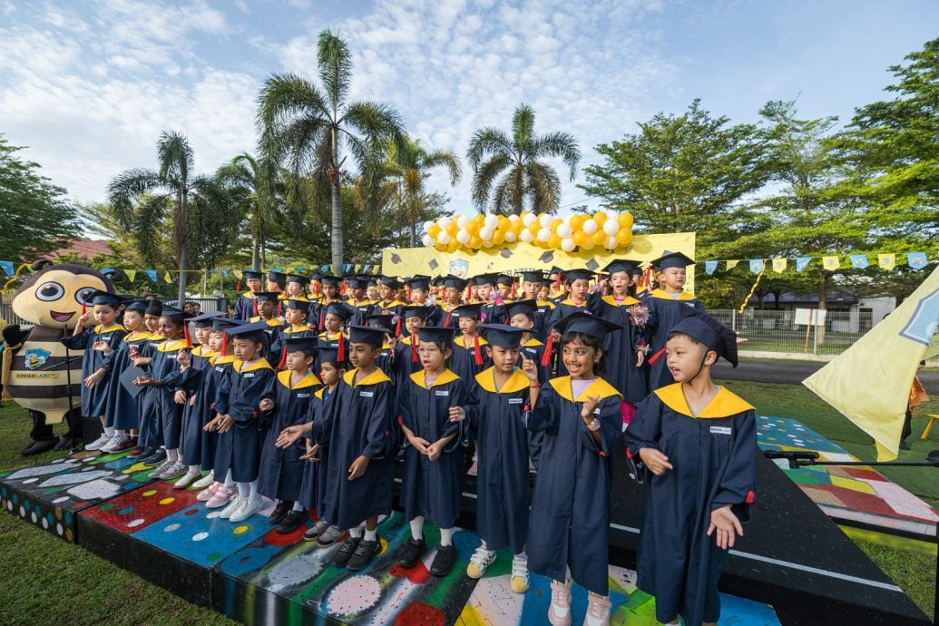 Kinder Labz “点石成金” 典礼  为69毕业生献祝福