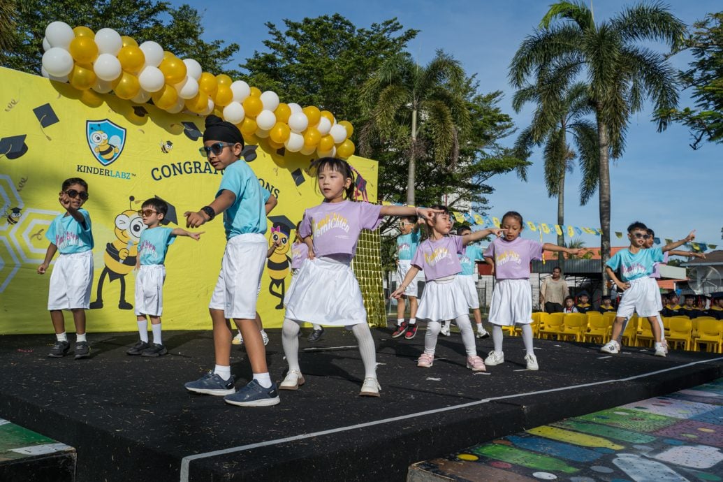 Kinder Labz “点石成金” 典礼  为69毕业生献祝福