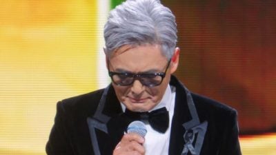 MAMA 2025｜三语请全场肃立默哀 周润发哽咽送上衷心祝福